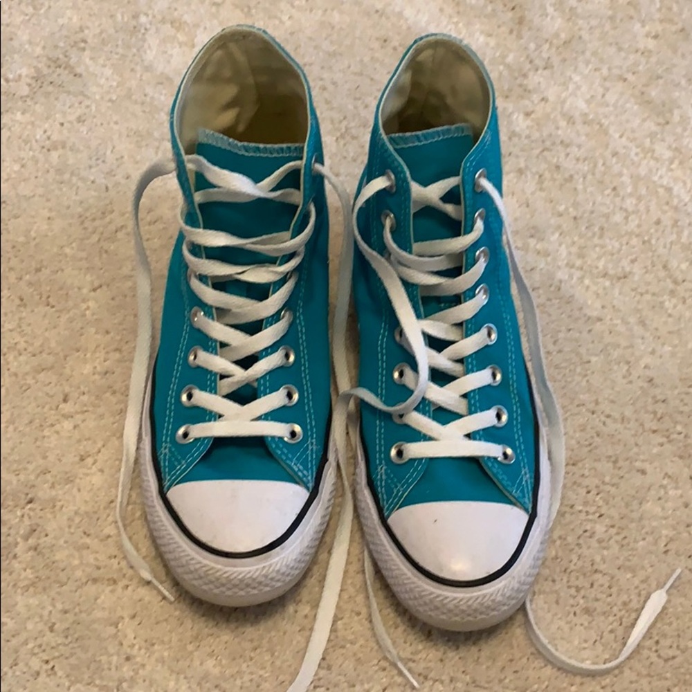LIKE NEW Converse Chuck Taylor High-Tops